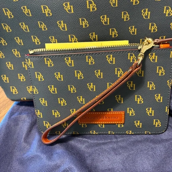 NWT Dooney & Bourke “Greta Lilliana” tote and pouch